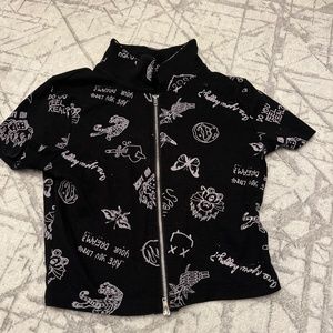 black zipped up t shirt